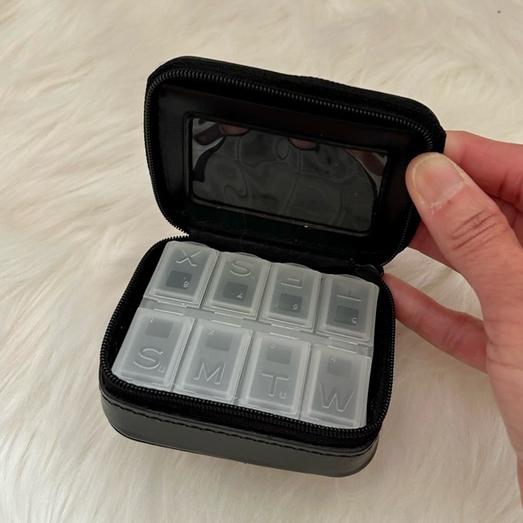 Wilsons Leather Accessories - New Wilsons Leather 8 Compartments Pill Box